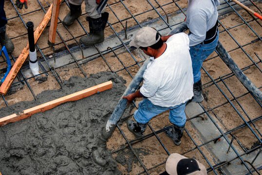 Procurando uma solução eficiente e confiável para suas necessidades de concreto em projetos de construção? A Betamix Concreto tem a resposta perfeita: nosso serviço de Concreto Bombeado de Qualidade Superior!
